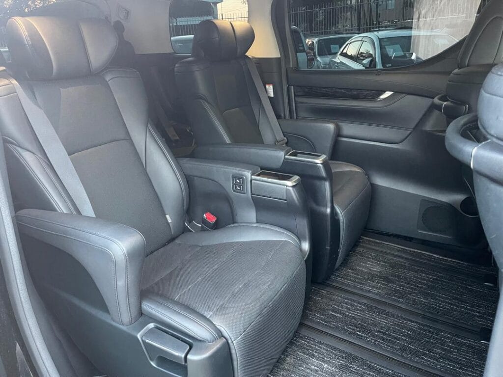 Toyota Alphard 2019 Inauzwa Dar es Salaam Tanzania
