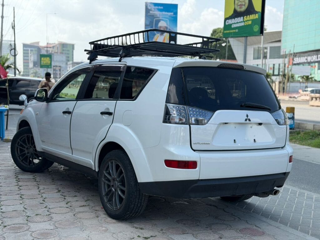 Price Of Mitsubishi Outlander 2006 for Sale in Tanzania