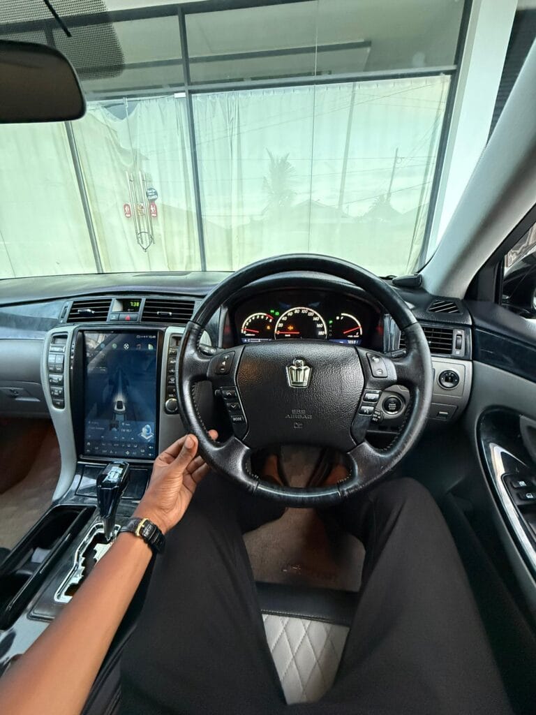 Price Toyota Crown 2005 for Sale in Dar es salaam