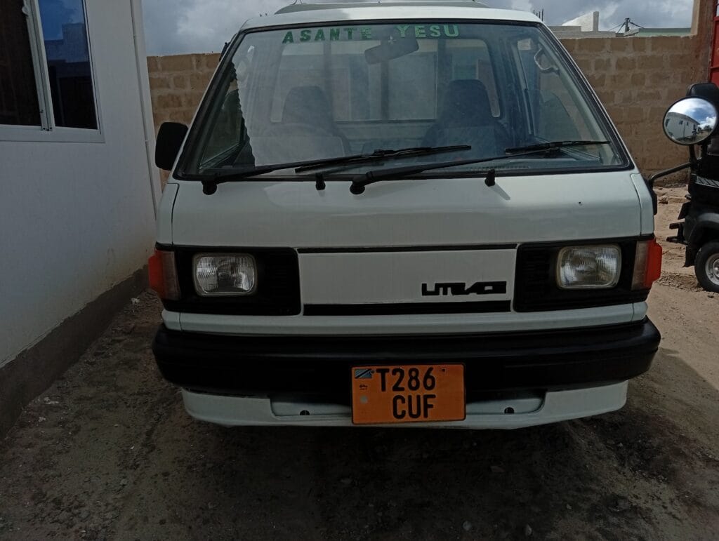 Magari LiteAce Truck 2009 lipo Dar es salaam