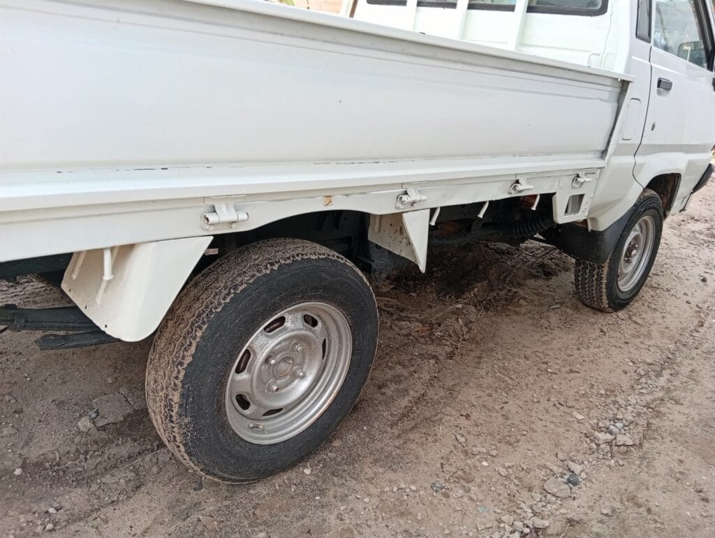 Toyota LiteAce Truck 2009 Inauzwa Dar es salaam Tanzania