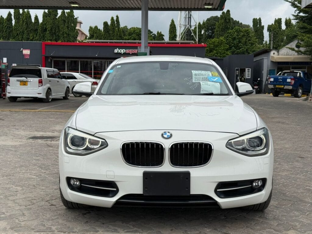 Magari 1 Series 2012 lipo Dar es salaam