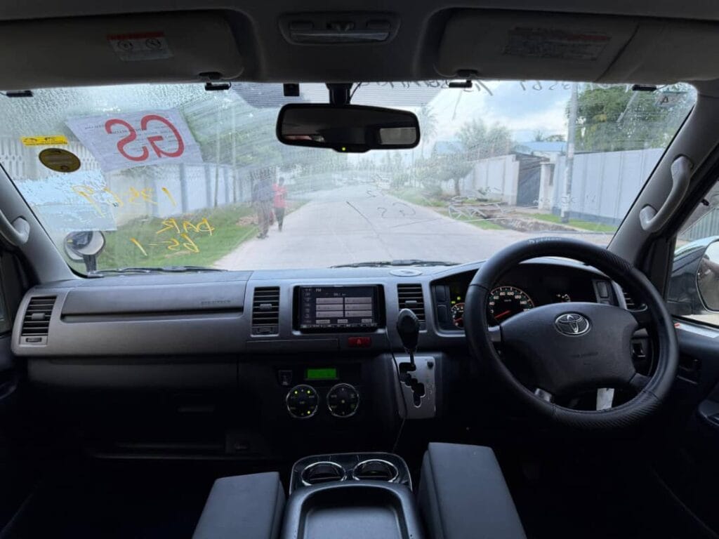 Magari Sokoni Toyota Hiace ya Bei Poa 2013