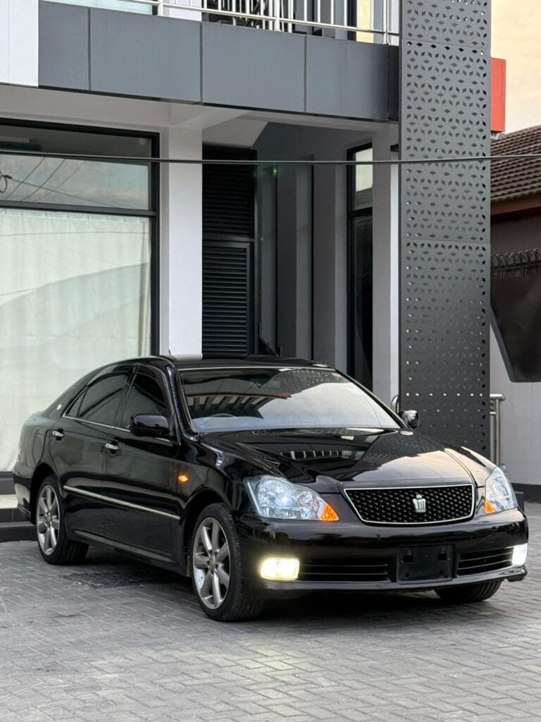 Price Of Toyota Crown 2005 for Sale in Tanzania