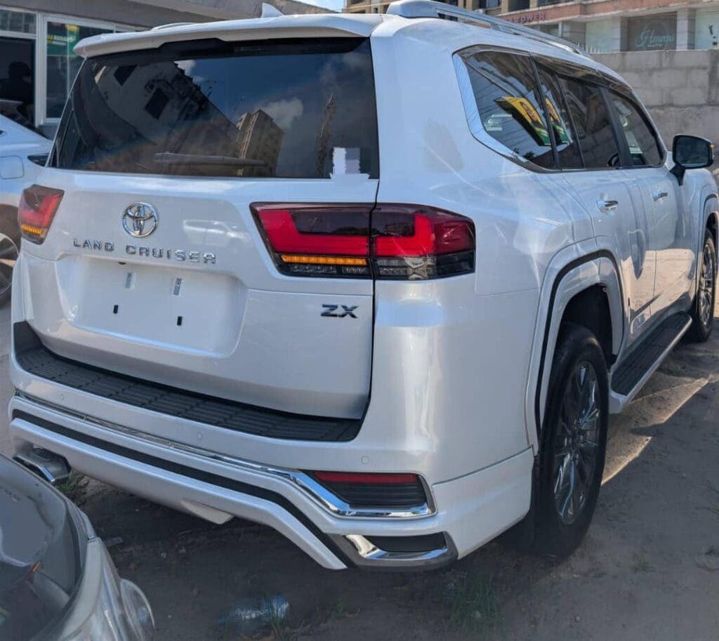 Used Toyota Land Cruiser 300 Series 2023 for Sale in Dar es salaam