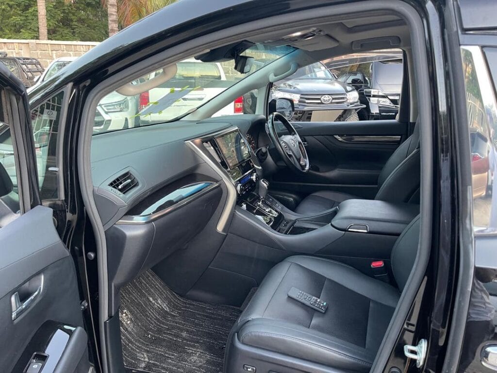 Toyota Alphard bei poa sokoni Dar es Salaam Tanzania