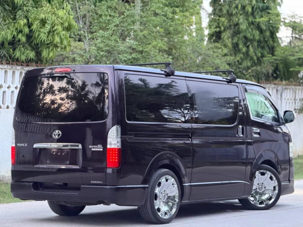 Toyota Hiace bei poa sokoni Dar es salaam Tanzania