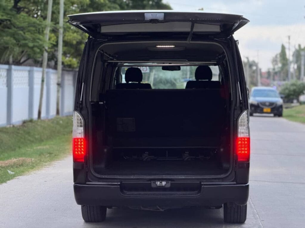 Bei ya Toyota Hiace 2013 Sokoni Dar es salaam Tanzania