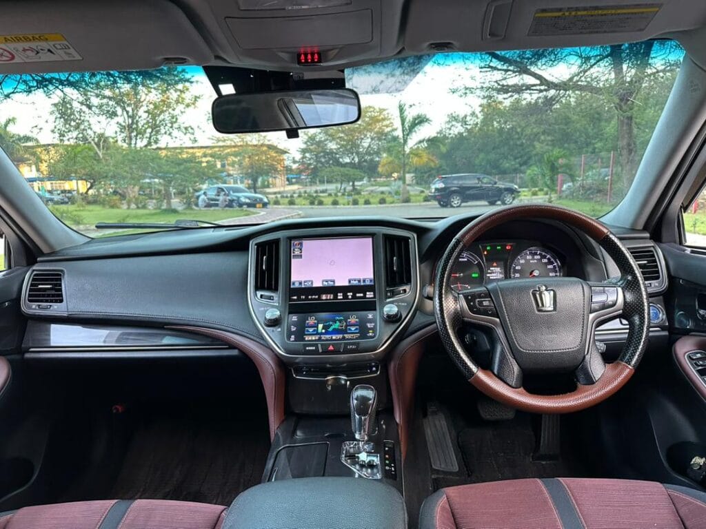 Magari Used Toyota Crown 2015 Dar es Salaam Tanzania