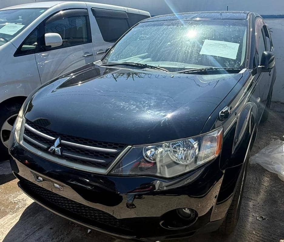 Magari Outlander 2008 lipo Dar es salaam