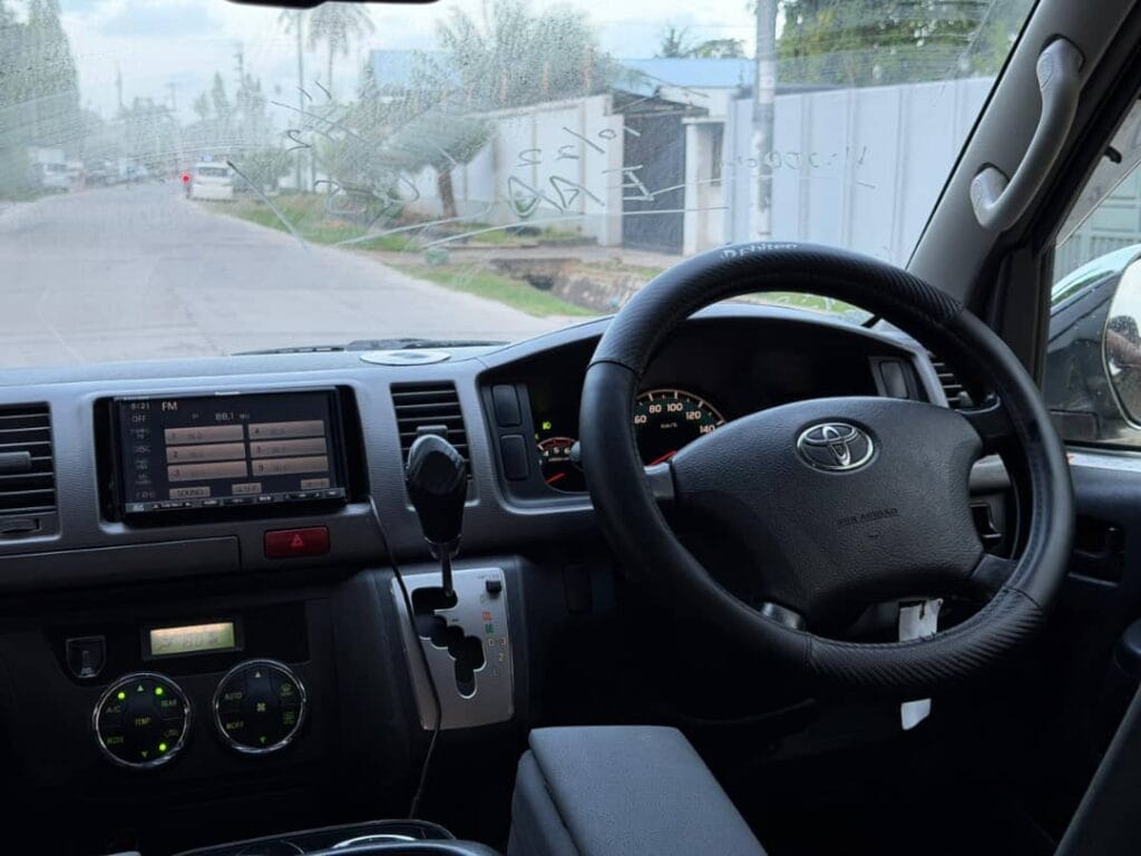 Toyota Hiace bei poa sokoni Dar es salaam Tanzania