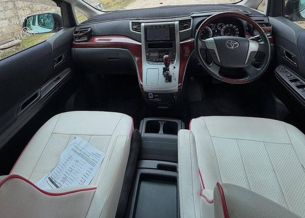 Magari Sokoni Toyota Velfire ya Bei Poa 2010