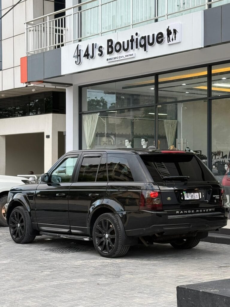 Land Rover Range Rover Sport bei poa sokoni Dar es salaam Tanzania