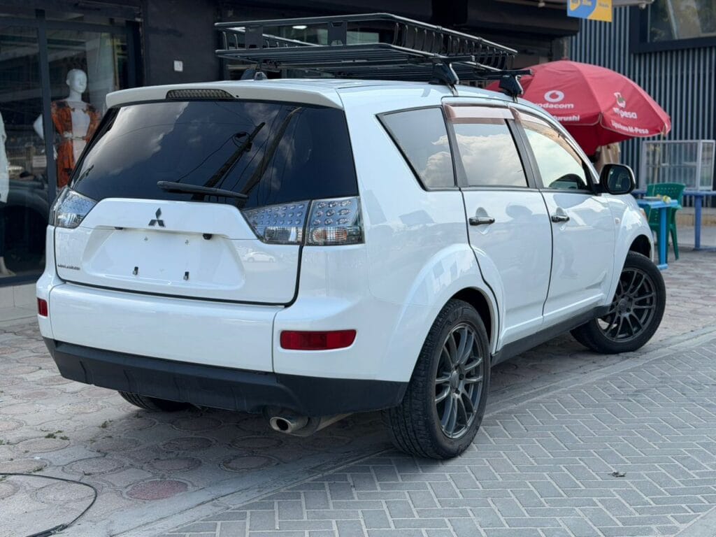 Used Mitsubishi Outlander 2006 for Sale in Dar es salaam