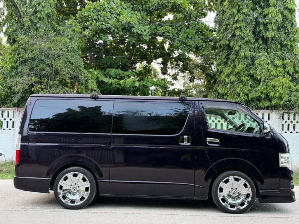 Magari Sokoni Toyota Hiace ya Bei Poa 2013