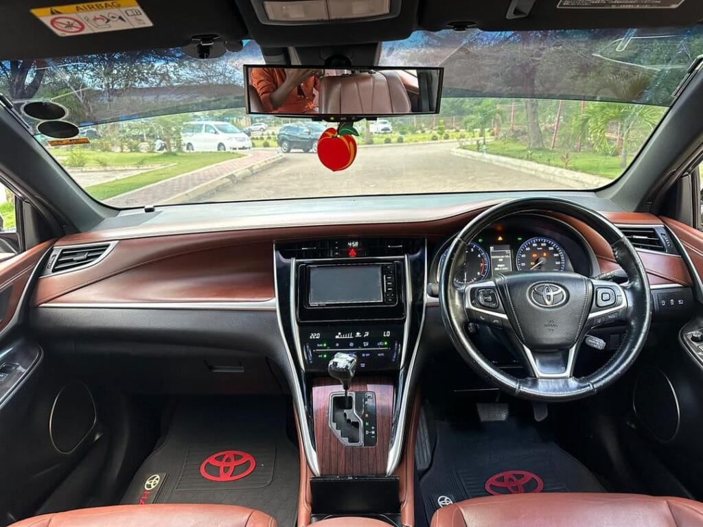 Toyota Harrier 2018 for Sale in Dar es salaam