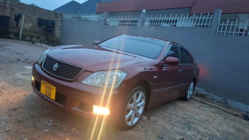 For Sale Toyota Crown 2005 in Dar es salaam
