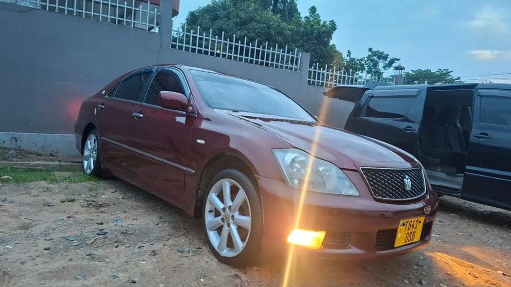 Used Toyota Crown 2005 for Sale in Dar es salaam