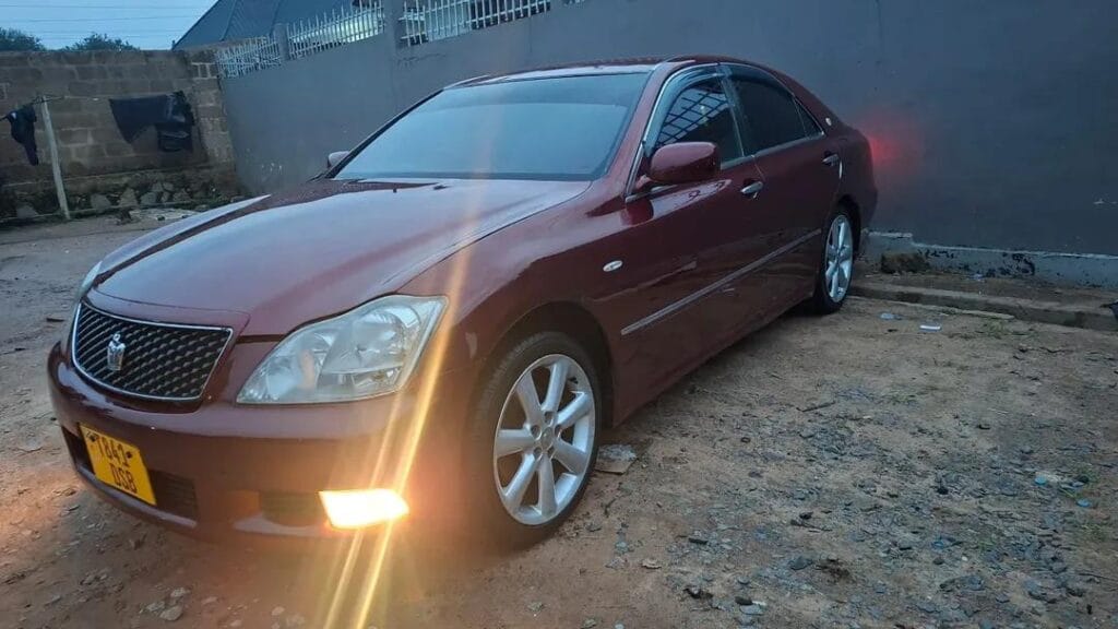 Price Toyota Crown 2005 for Sale in Dar es salaam