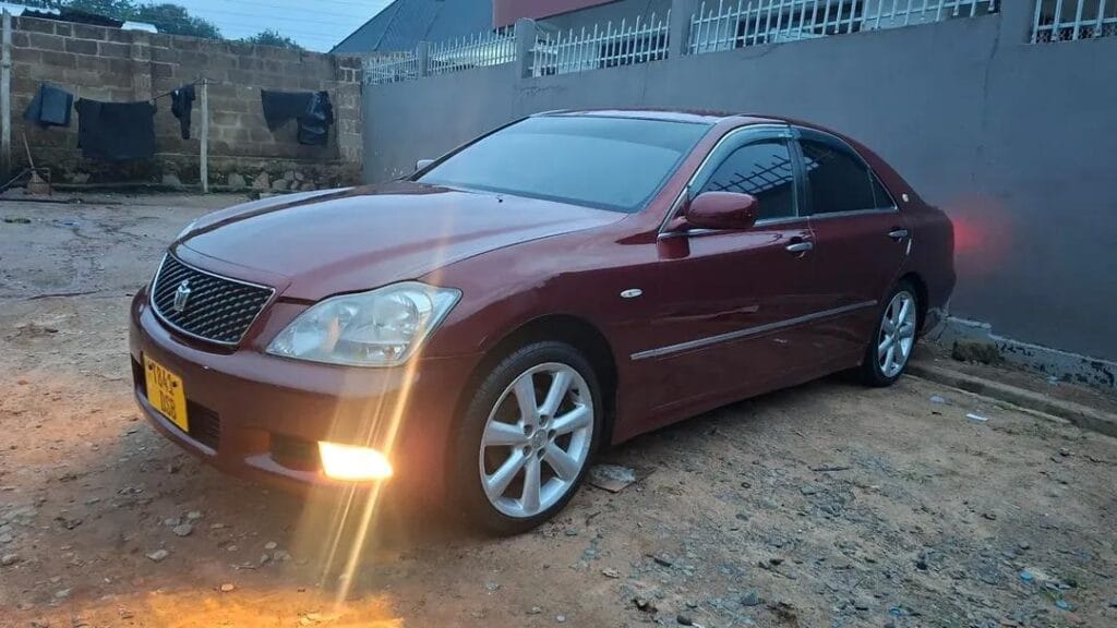 Used Toyota Crown 2005 for Sale in Dar es salaam