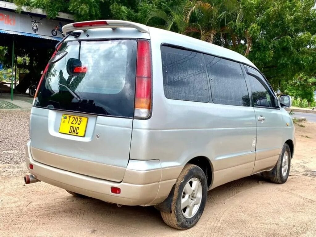 Price Toyota Noah 2006 for Sale in Dar es salaam