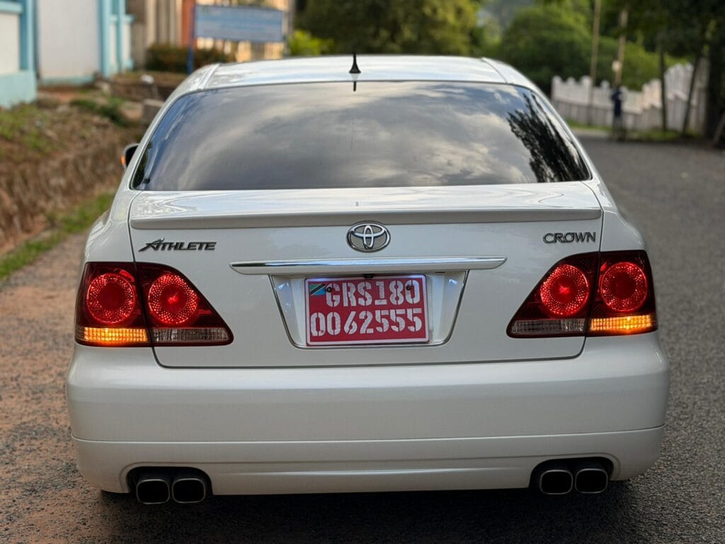 Magari Sokoni Toyota Crown ya Bei Poa 2007