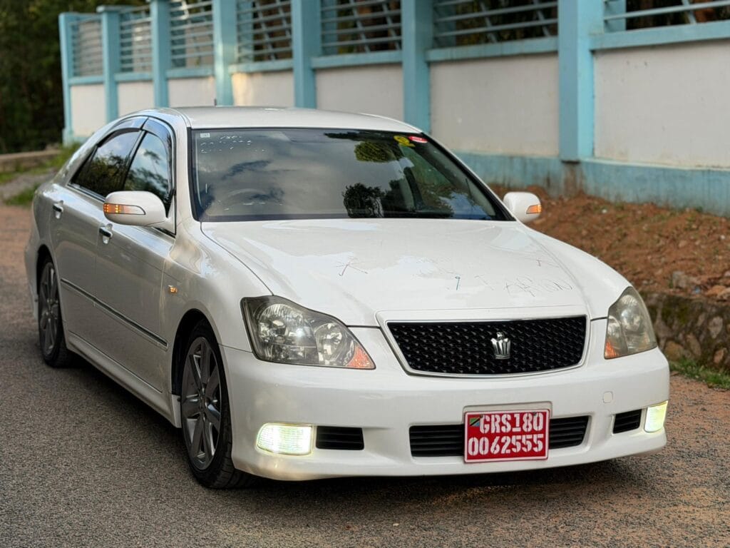 Magari Crown 2007 lipo Dar es salaam