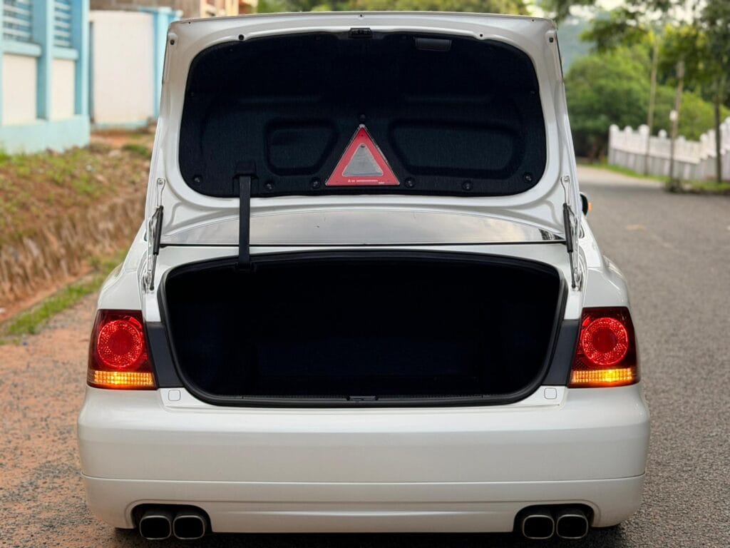 Magari Sokoni Toyota Crown ya Bei Poa 2007