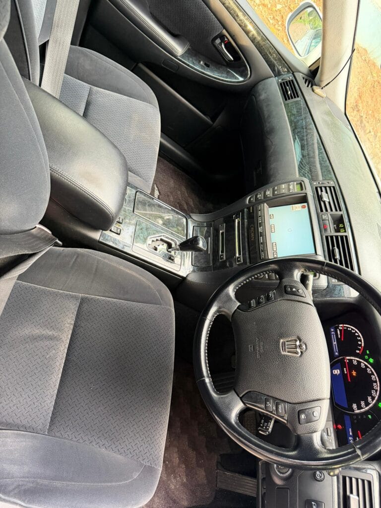 Toyota Crown bei poa sokoni Dar es salaam Tanzania