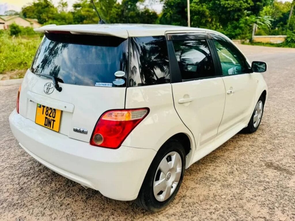 Toyota IST 2013 Inauzwa Dar es salaam Tanzania