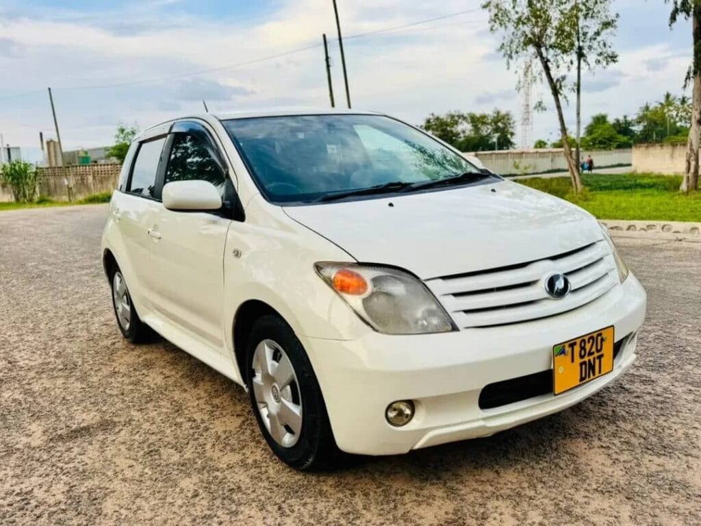 Magari Sokoni Toyota IST ya Bei Poa 2013