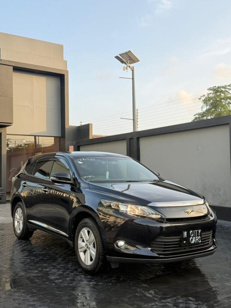 Toyota Harrier 2015 Inauzwa Dar es salaam Tanzania