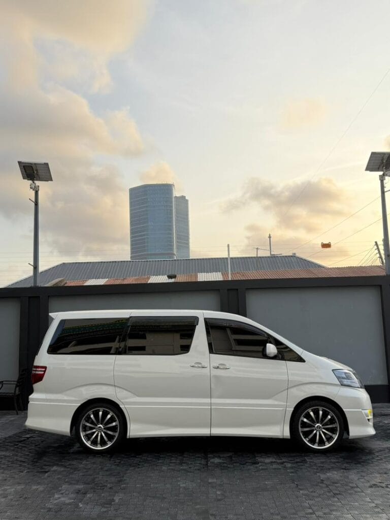 Toyota Alphard bei poa sokoni Dar es salaam Tanzania