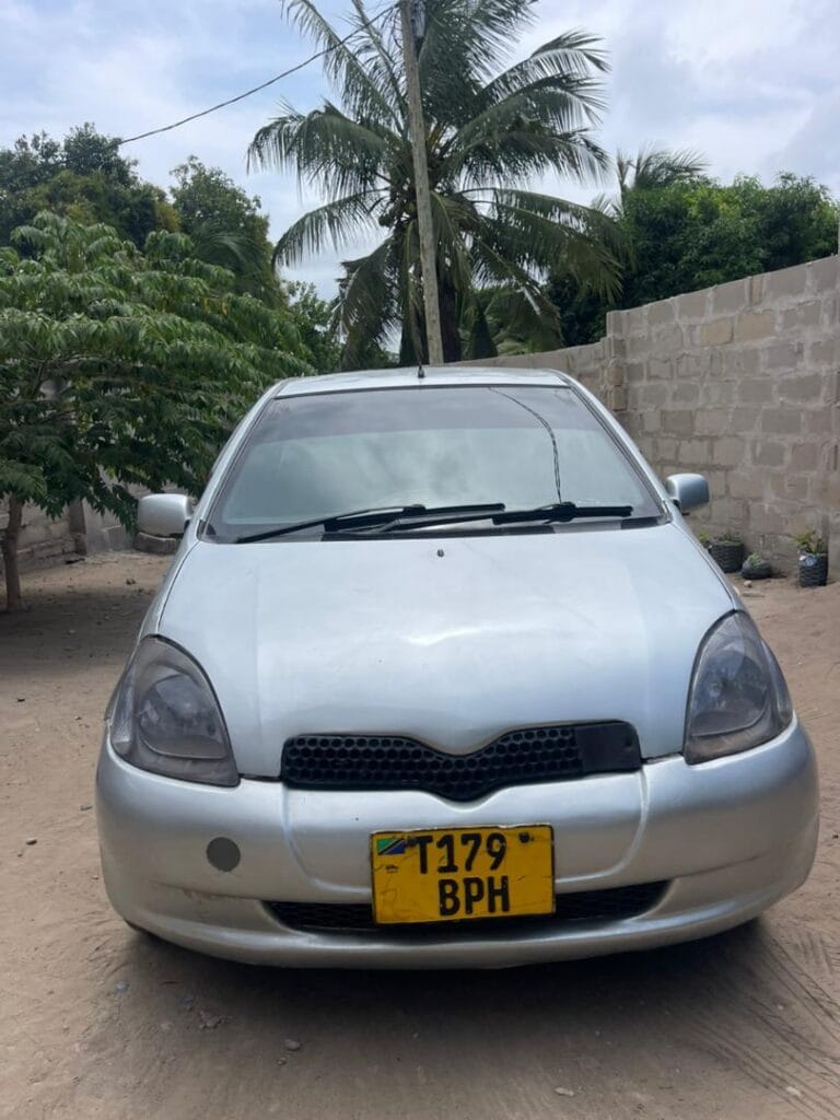 Magari Vitz 2000 lipo Dar es salaam