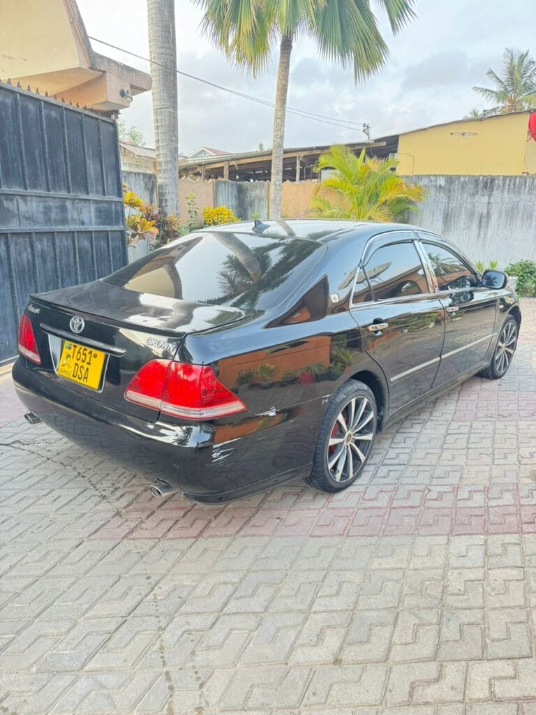 Buy Toyota Crown 2004 for Sale in Dar es salaam