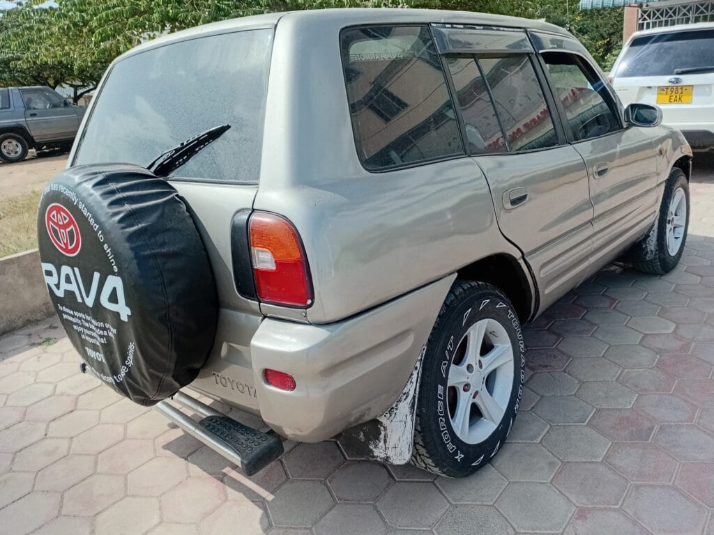Magari Sokoni Toyota Rav4 ya Bei Poa 2001