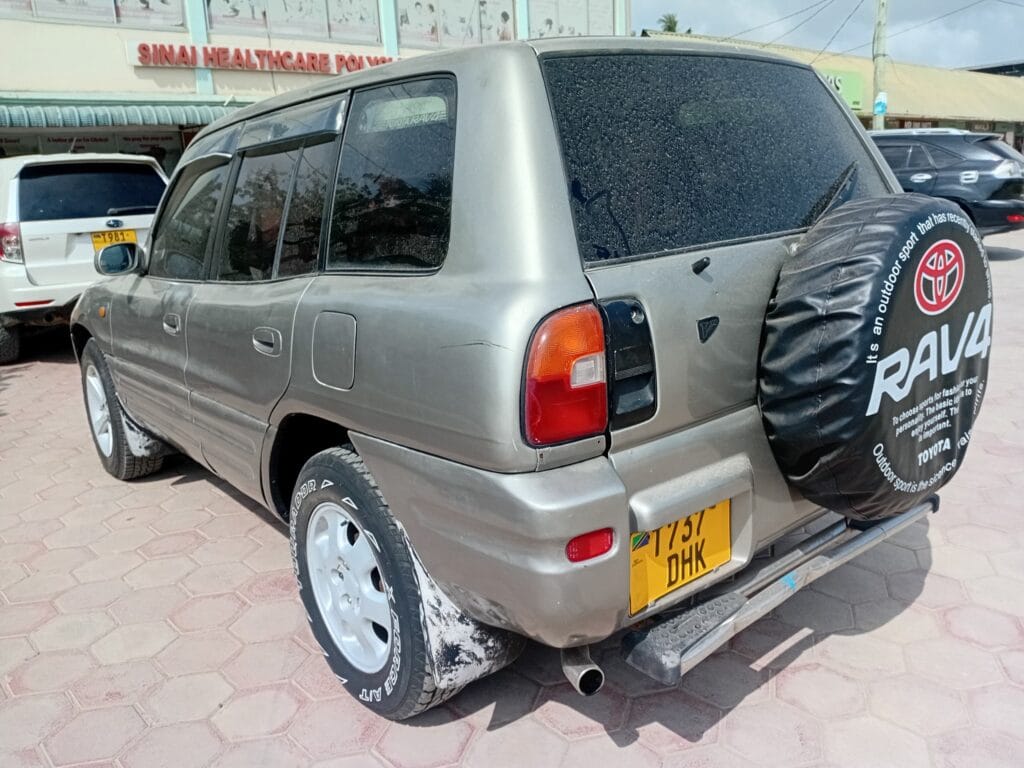 Magari Rav4 2001 lipo Dar es salaam