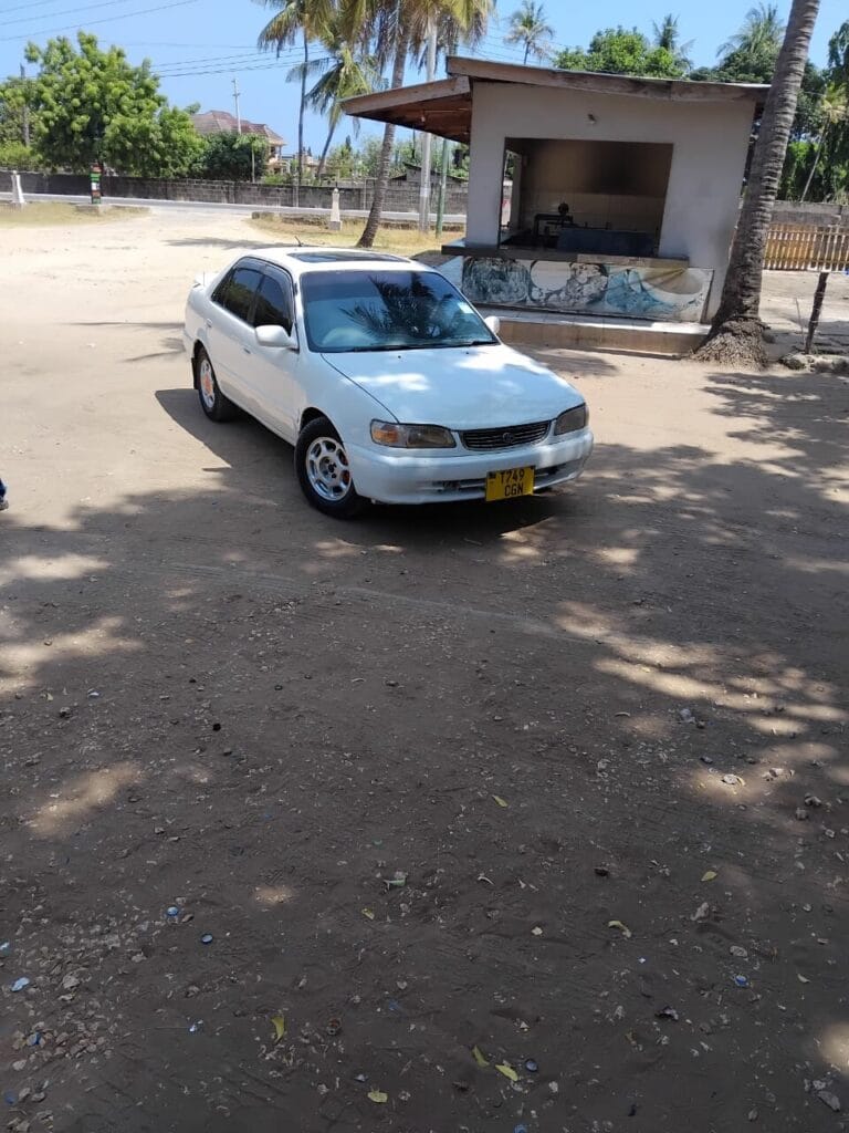 Toyota Corolla bei poa sokoni Dar es salaam Tanzania