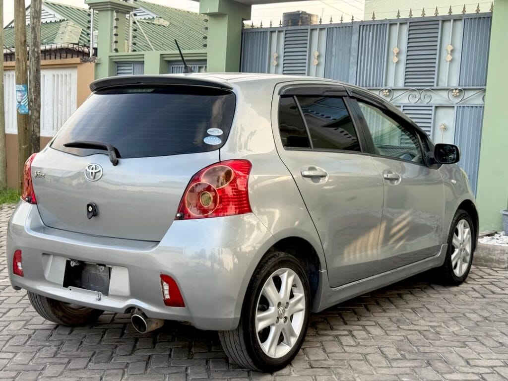 Magari Vitz 2005 lipo Dar es salaam