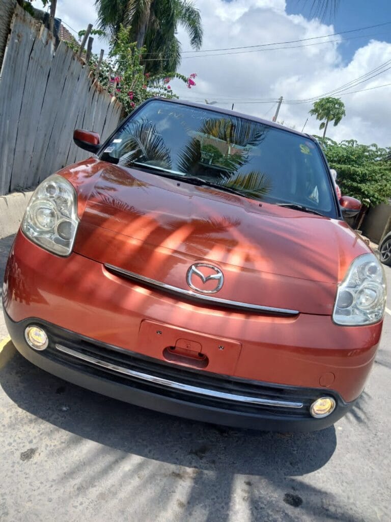 Magari Sokoni Mazda Verisa ya Bei Poa 2011