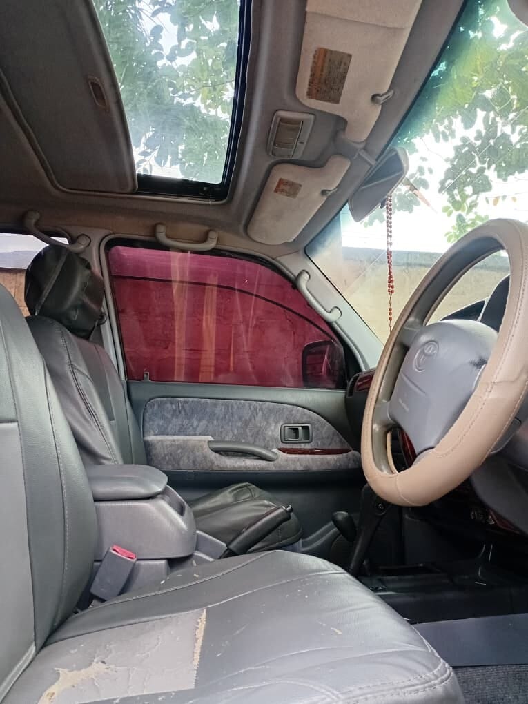 Magari Sokoni Toyota Land Cruiser Prado ya Bei Poa 2001