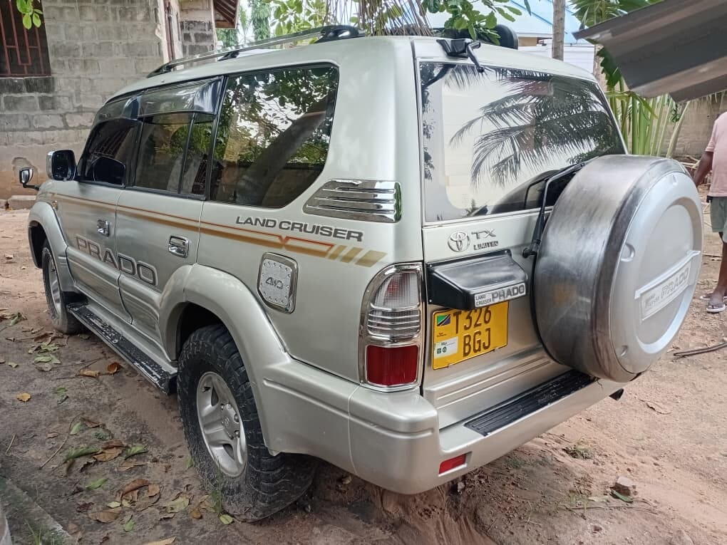 Magari Land Cruiser Prado 2001 lipo Dar es Salaam
