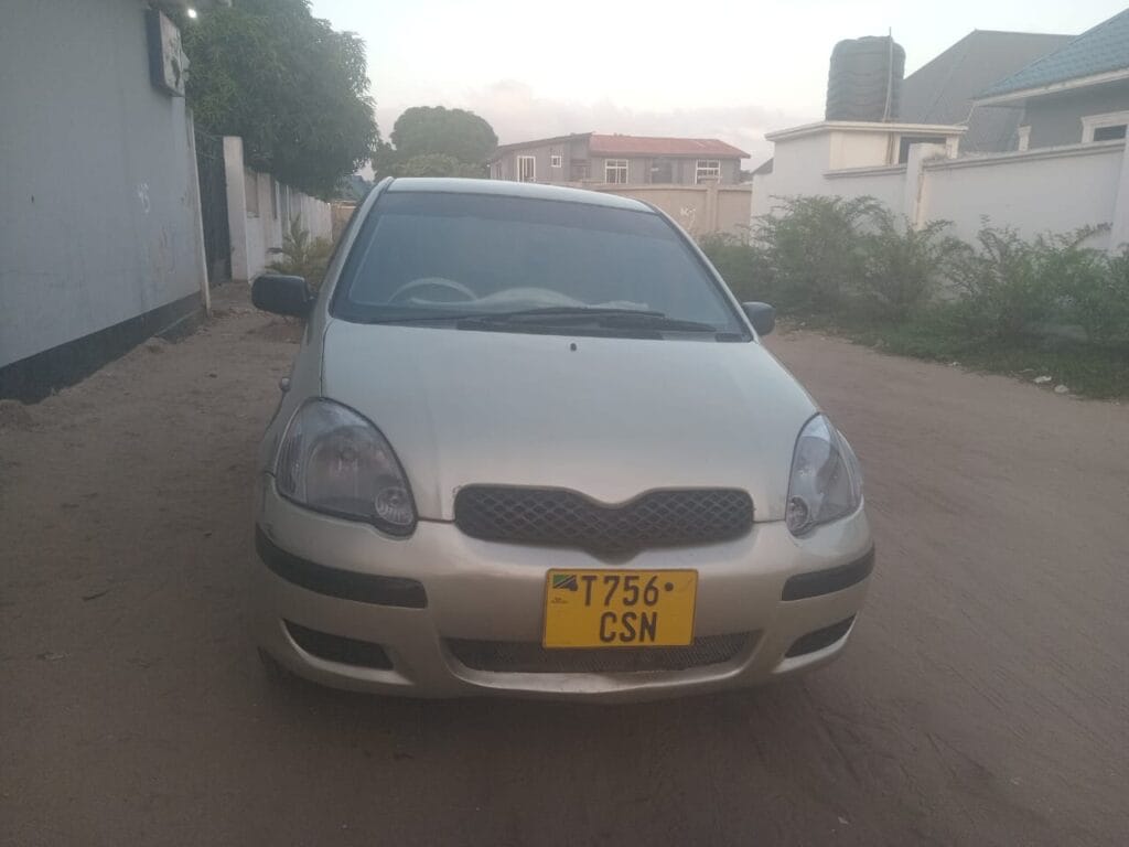 Toyota Vitz bei poa sokoni Dar es salaam Tanzania