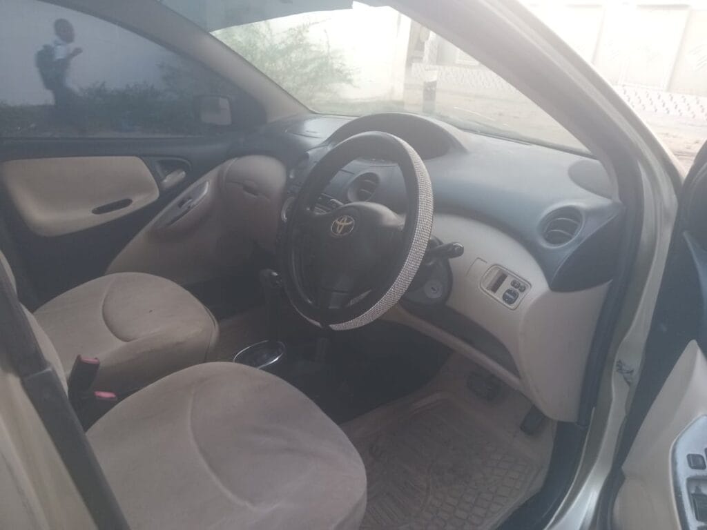 Magari Vitz 2004 lipo Dar es salaam