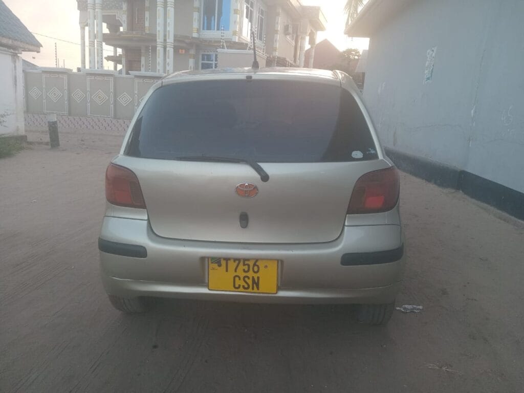 Toyota Vitz 2004 Inauzwa Dar es salaam Tanzania