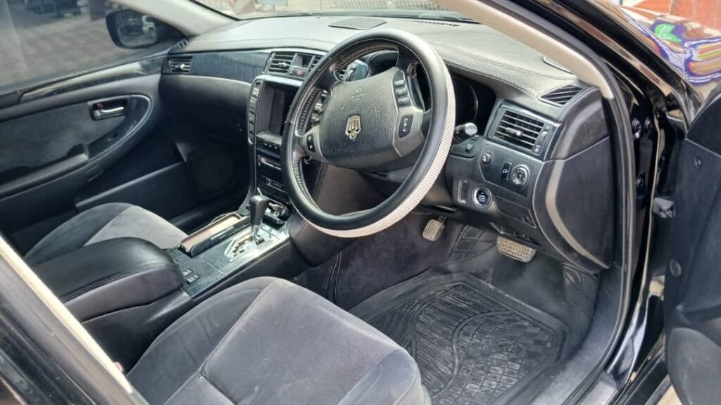 Toyota Crown 2005 for Sale in Dar es salaam