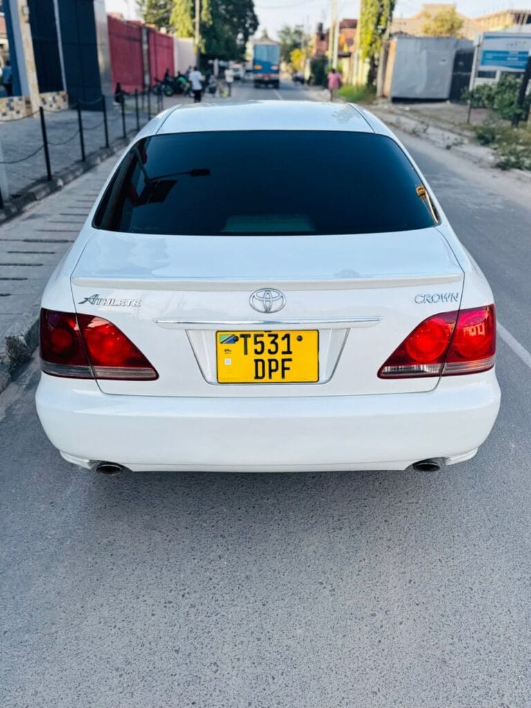 Price Toyota Crown 2006 for Sale in Dar es salaam