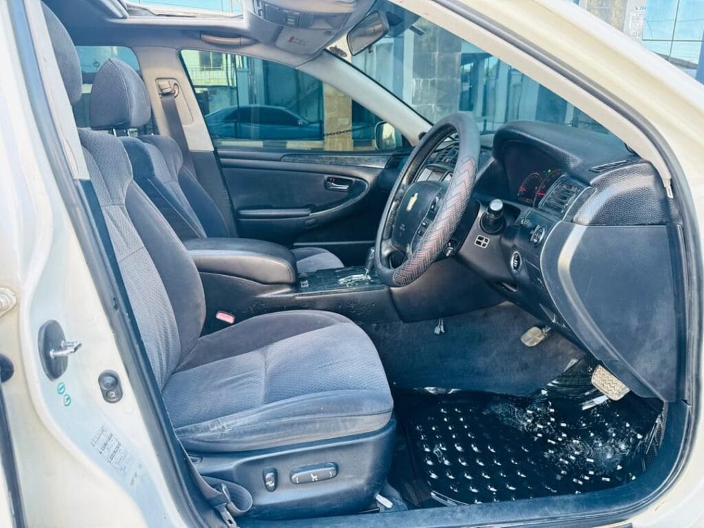 Used Toyota Crown 2006 for Sale in Dar es salaam