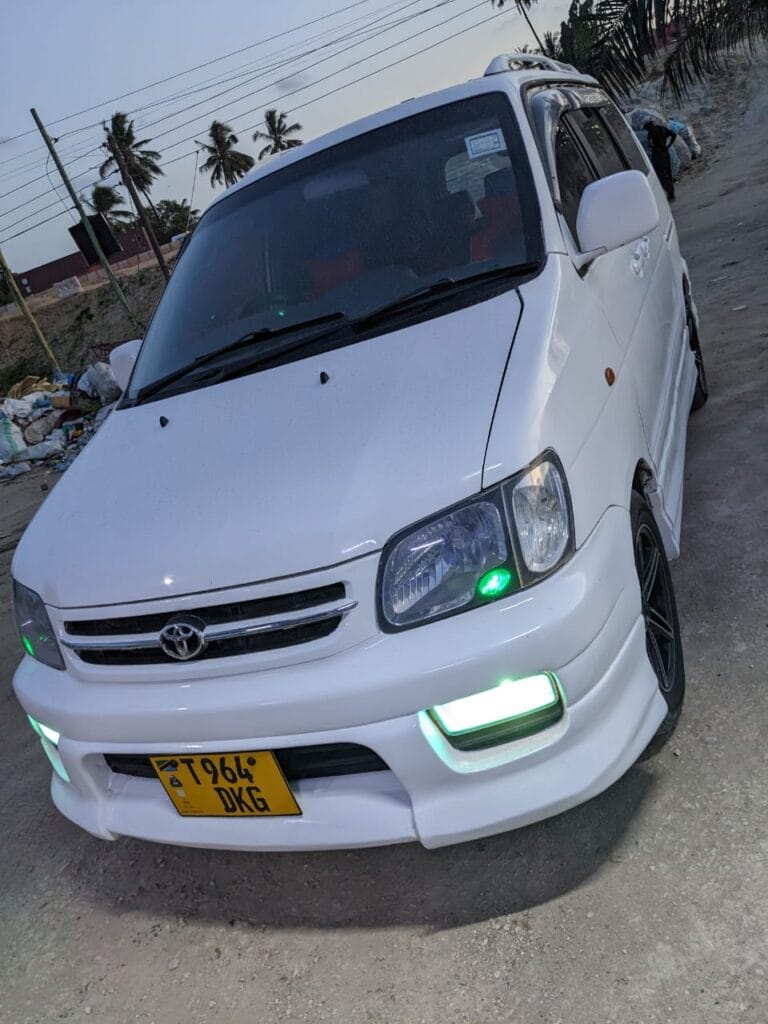 Price Of Toyota Noah 2005 for Sale in Tanzania