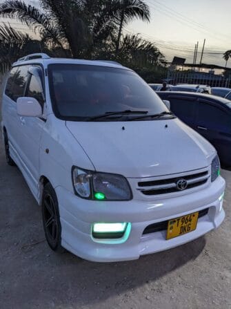 Bei Ya Toyota Noah 2005 Sokoni Dar es salaam Tanzania